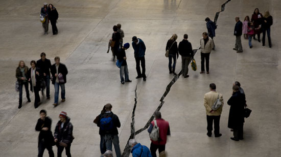 Inštalacija razpoke v Tate Modern.